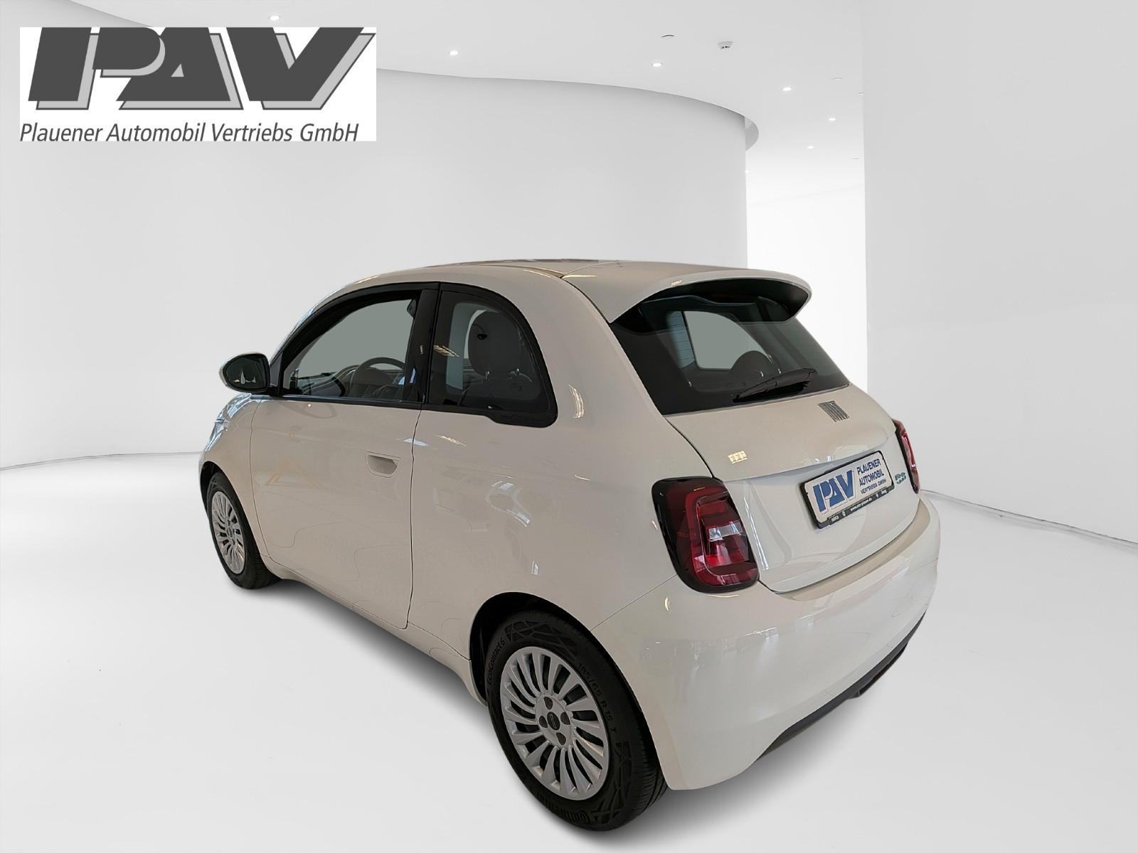 Fiat 500e Action