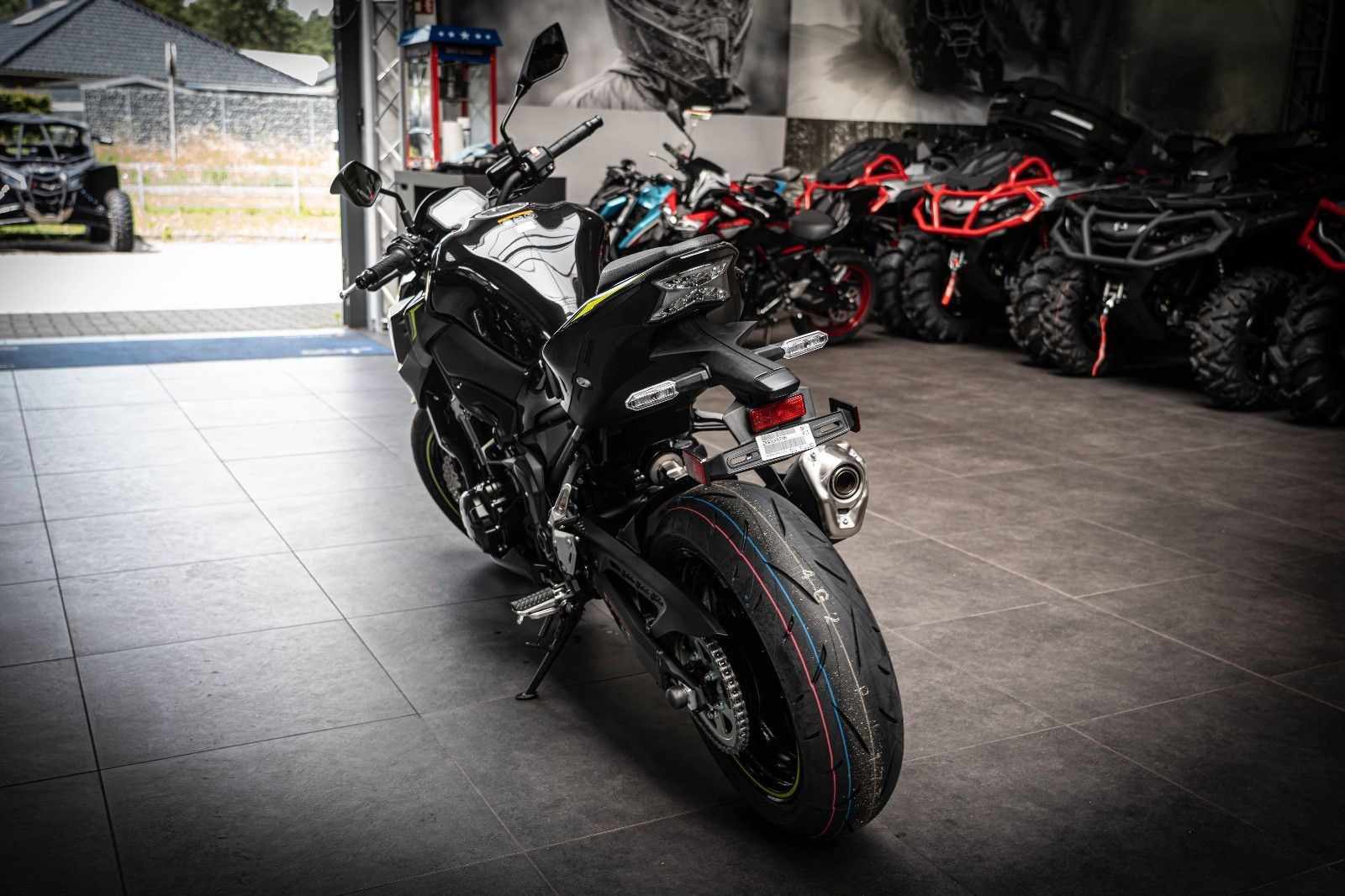 Fahrzeugabbildung Kawasaki Z900 2024 4 Jahre Garantie