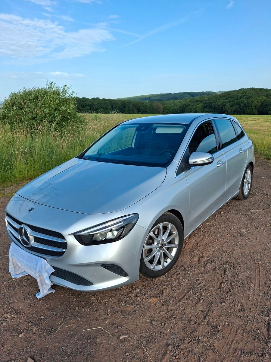 MERCEDES-BENZ B 220 4MATIC DCT -