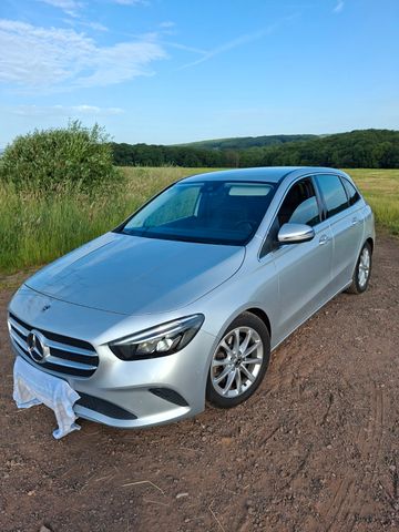 MERCEDES-BENZ B 220 4MATIC DCT -
