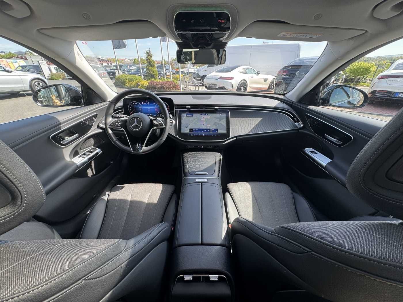 Fahrzeugabbildung Mercedes-Benz E 220 d Avantgarde+Pano+AHK+Distr+19Zoll+MBUX