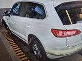 Volkswagen Touareg 3.0 V6 TDI 210kW 4MOTION Tiptronic - - VW Touareg Unfallwagen