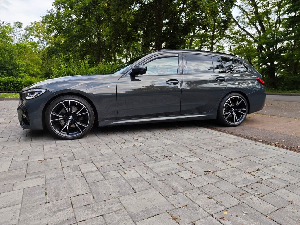 Image of BMW 320