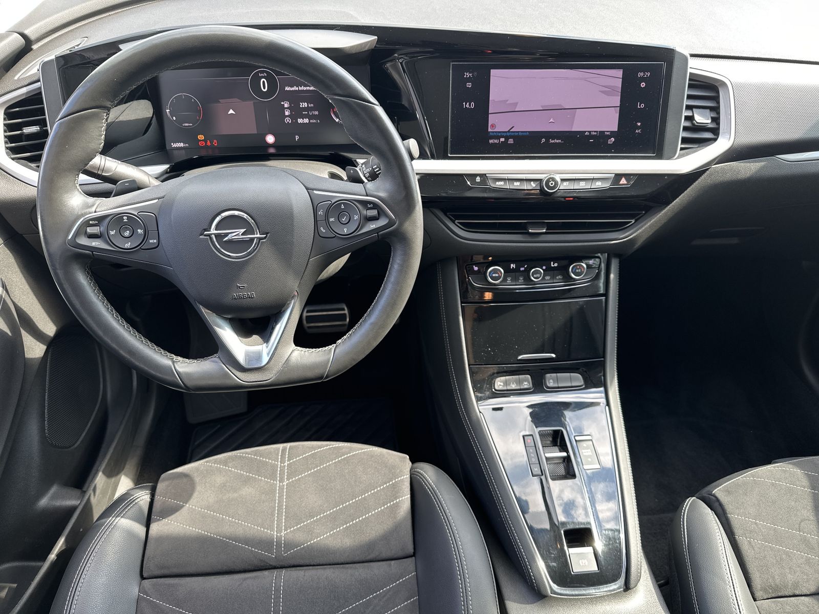 Fahrzeugabbildung Opel Grandland (X) 1.5 D Elegance NAV+MATRIX+ACC+AHK