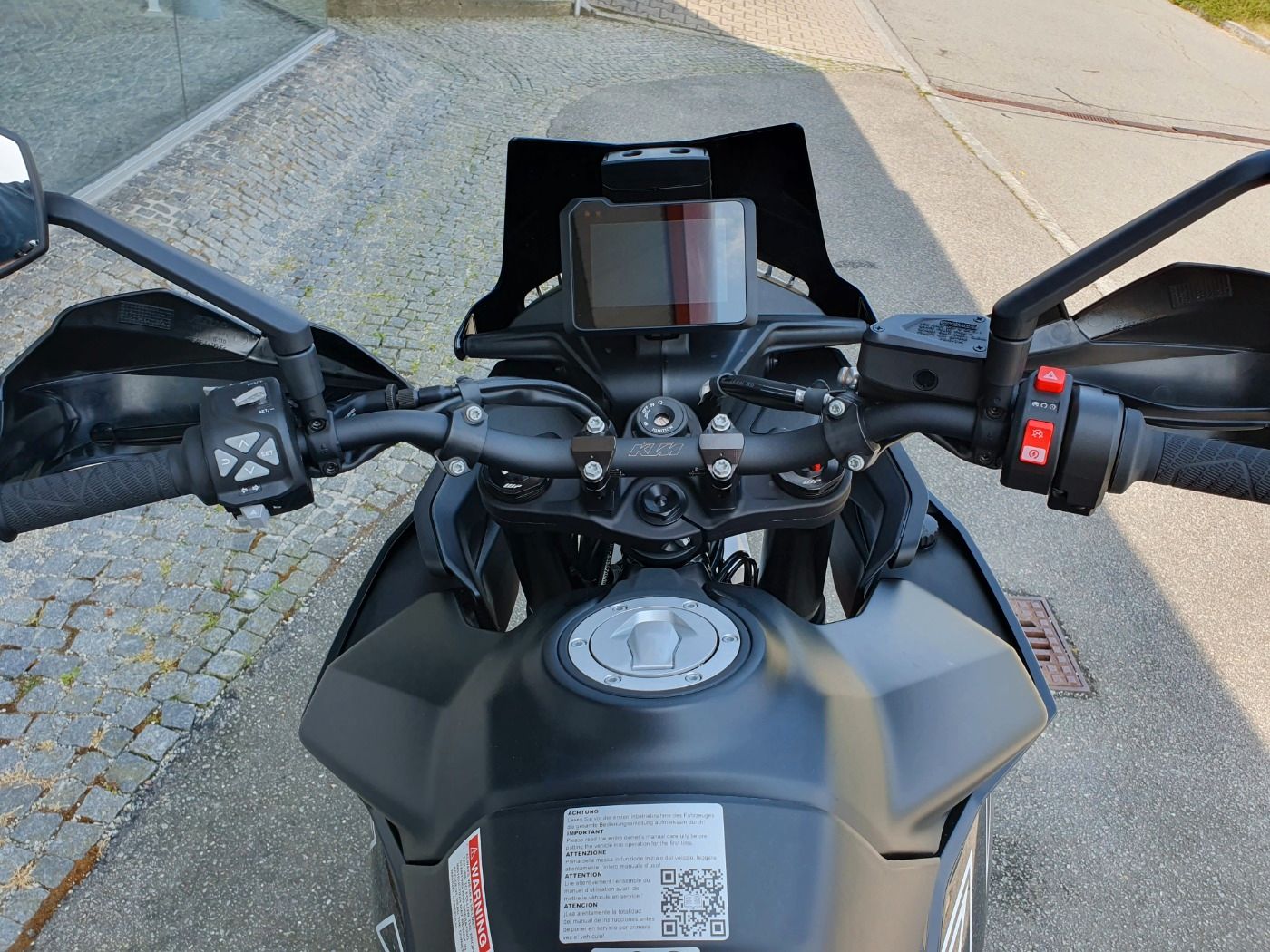 Fahrzeugabbildung KTM 890 SMT Modell 2023