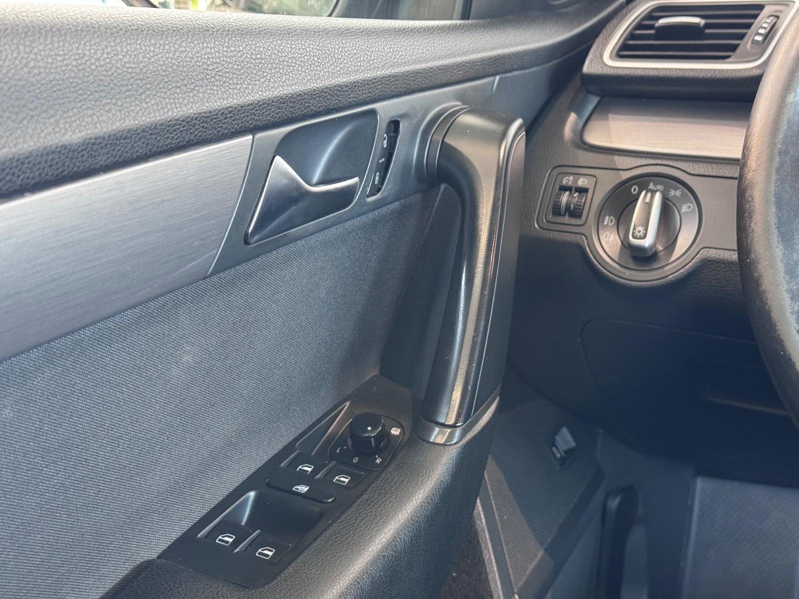 Volkswagen Passat 2010 — photo 37