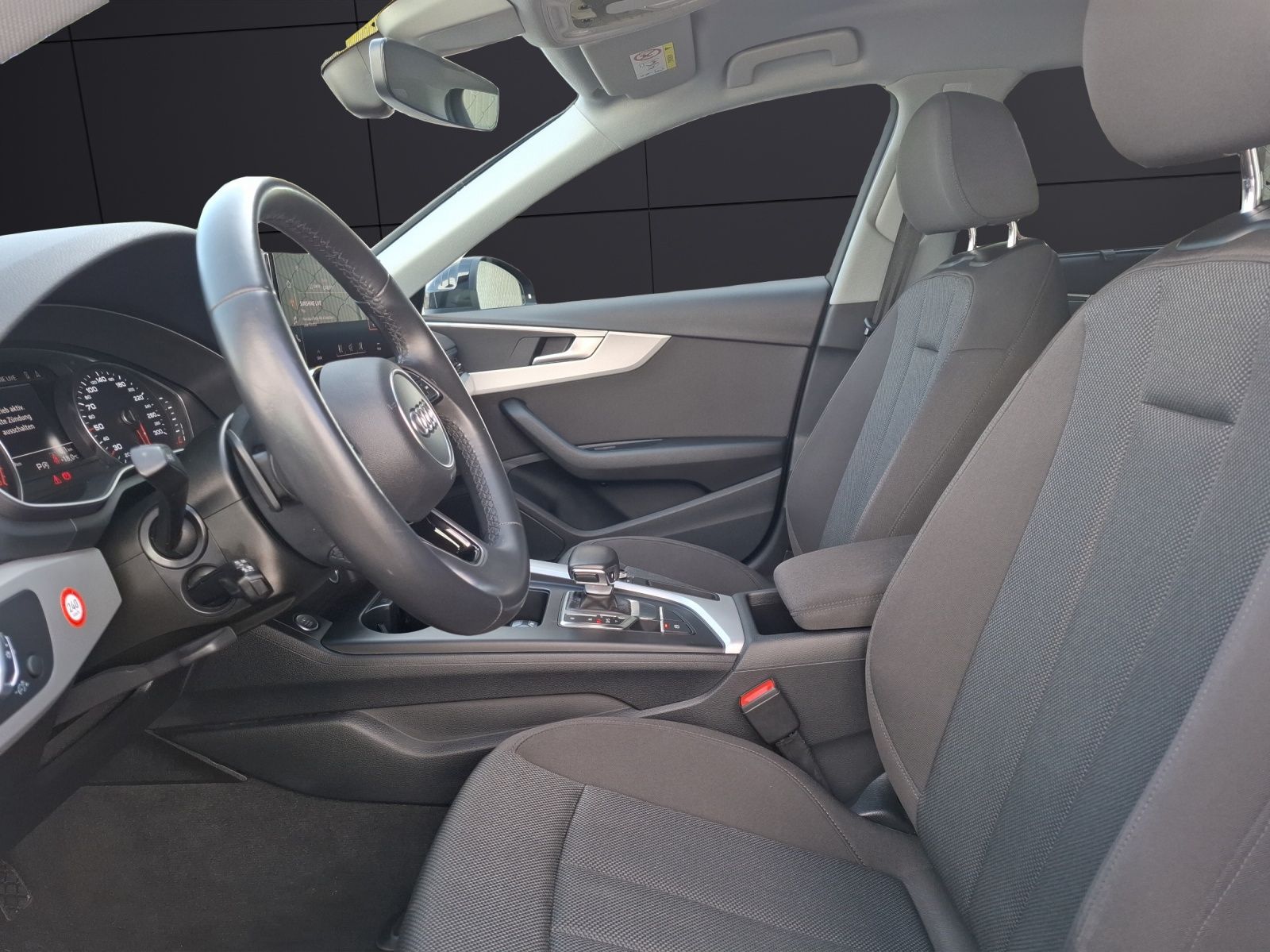 Fahrzeugabbildung Audi A4 Avant 35 TFSI S-tronic Navi GRA PDC SH LM