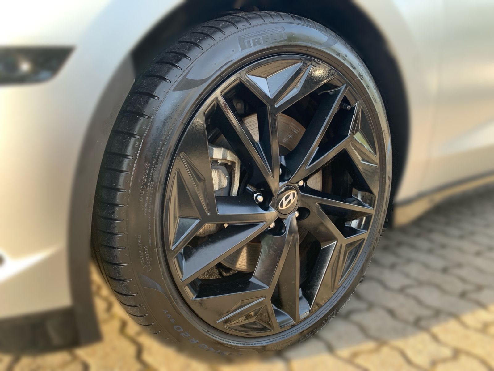 Fahrzeugabbildung Hyundai IONIQ 6 First Edition/First Ed-Paket Elektro 4WD