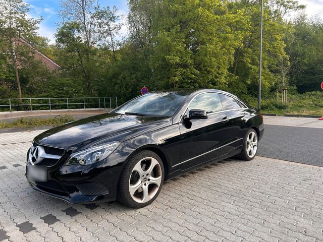 MERCEDES-BENZ Mercedes Benz E 200 Coupé