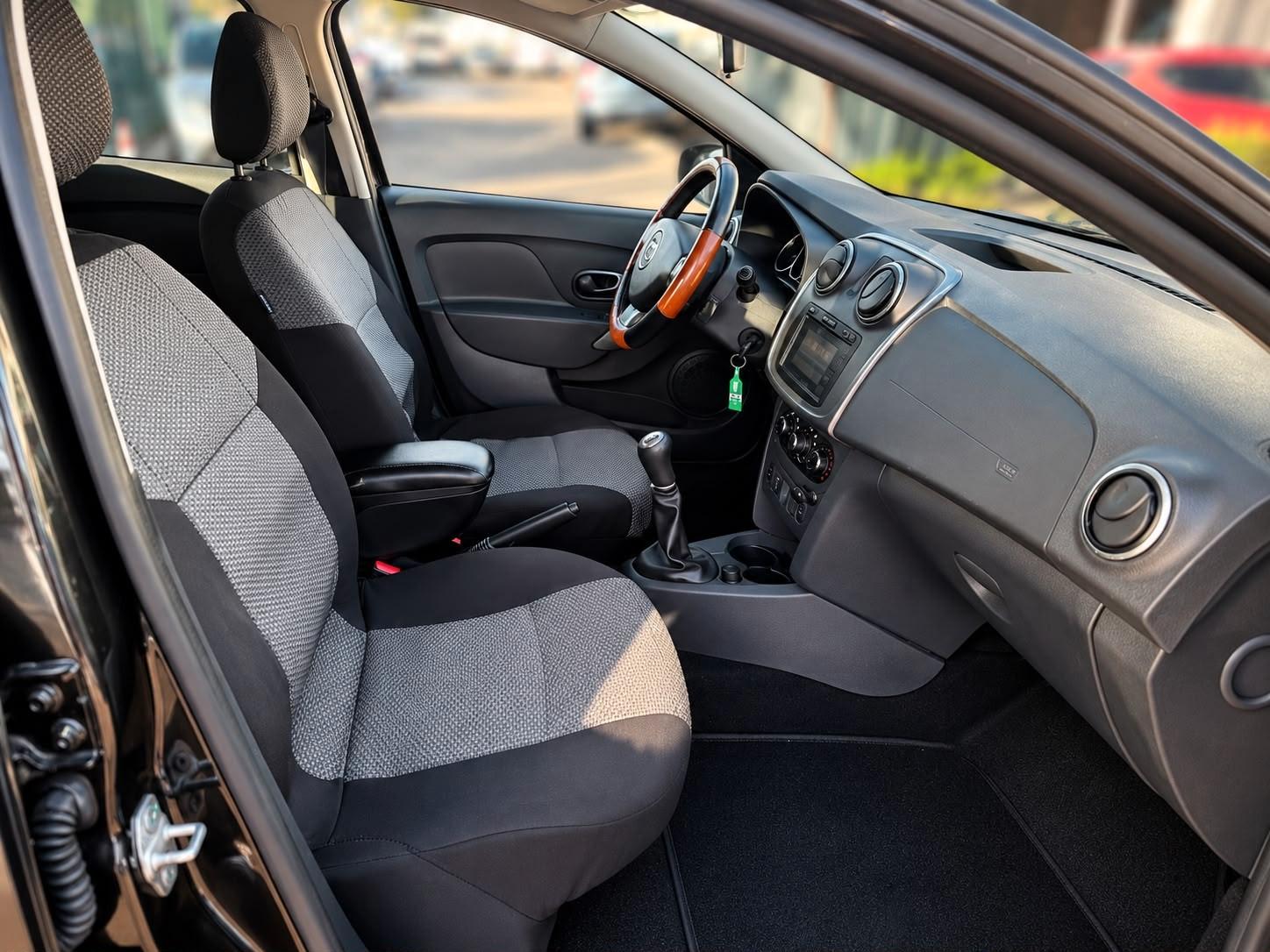 Dacia Sandero 2015 — photo 17