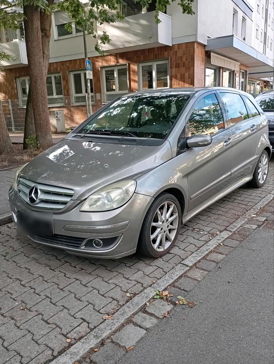 Mercedes-Benz B 200