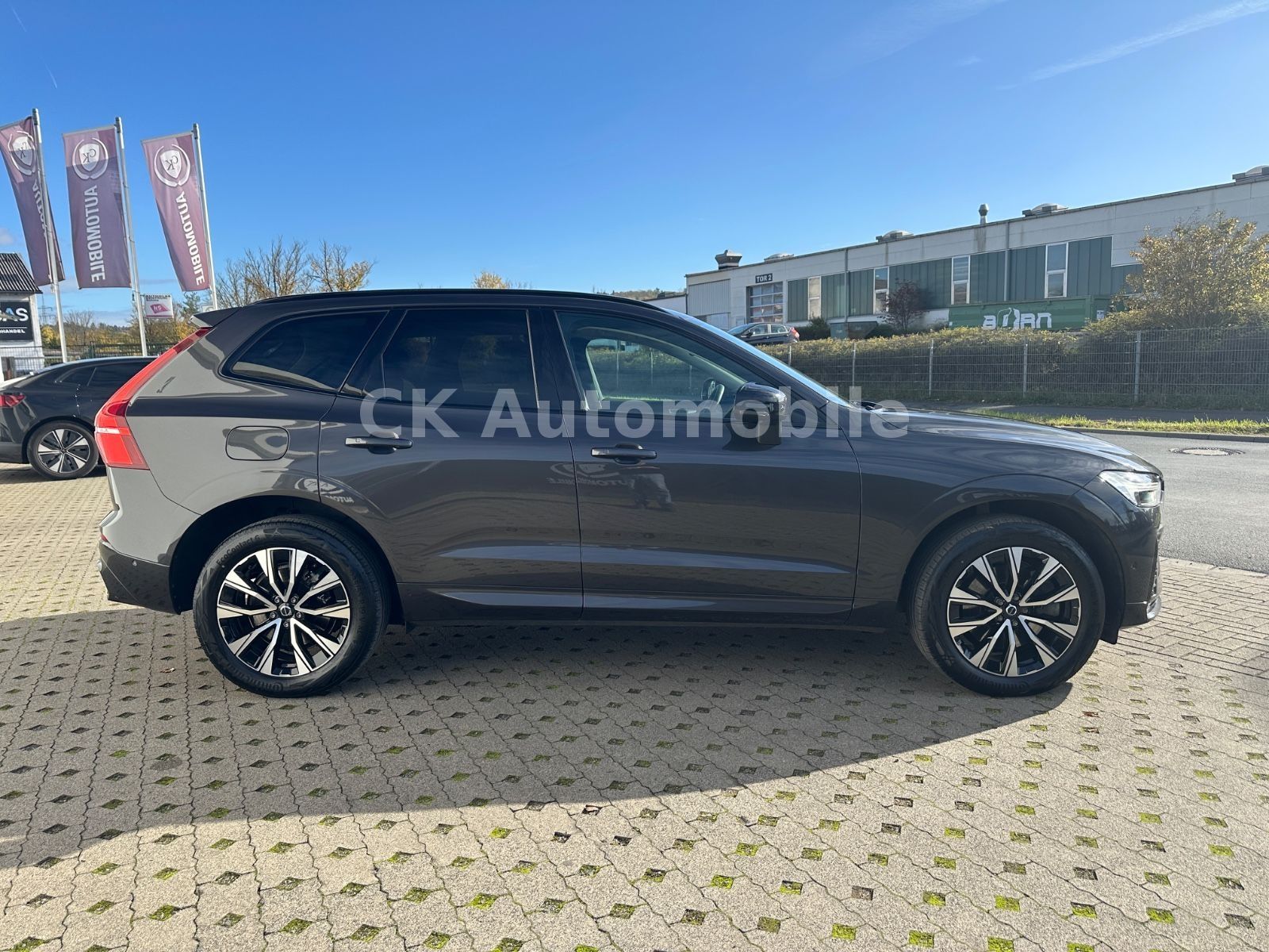 Fahrzeugabbildung Volvo XC60 B4 PlusDark AWD/BLIS/Leder/Pano/LED/360°Kam