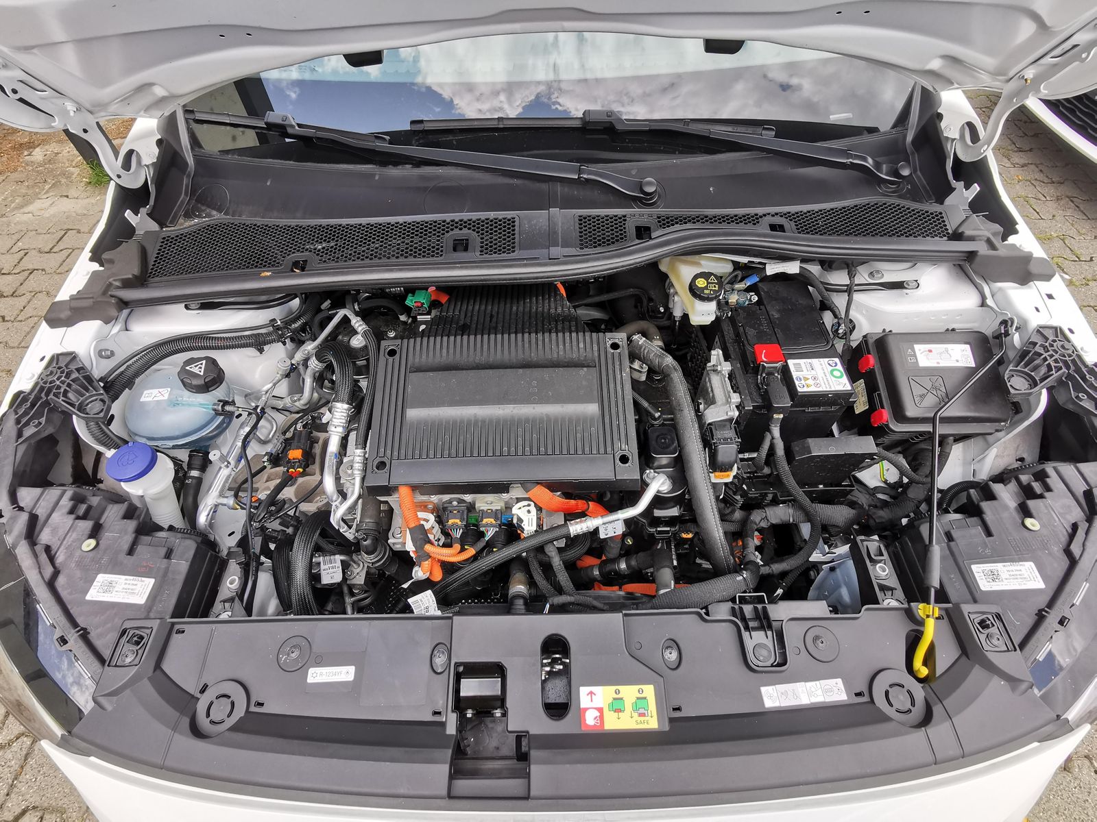 Fahrzeugabbildung Opel Corsa F -e Edition*PDC hin.+Cam*Carplay*Allwe.*