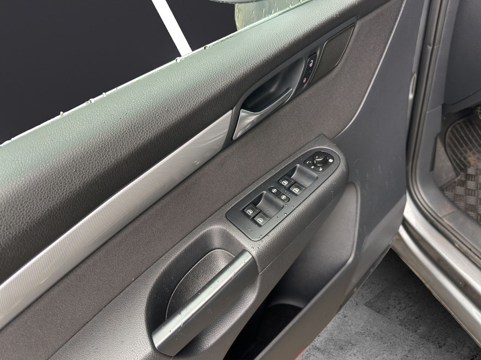 Fahrzeugabbildung Volkswagen Sharan Comfortline BMT/6 Sitze/Standheizung/Cam