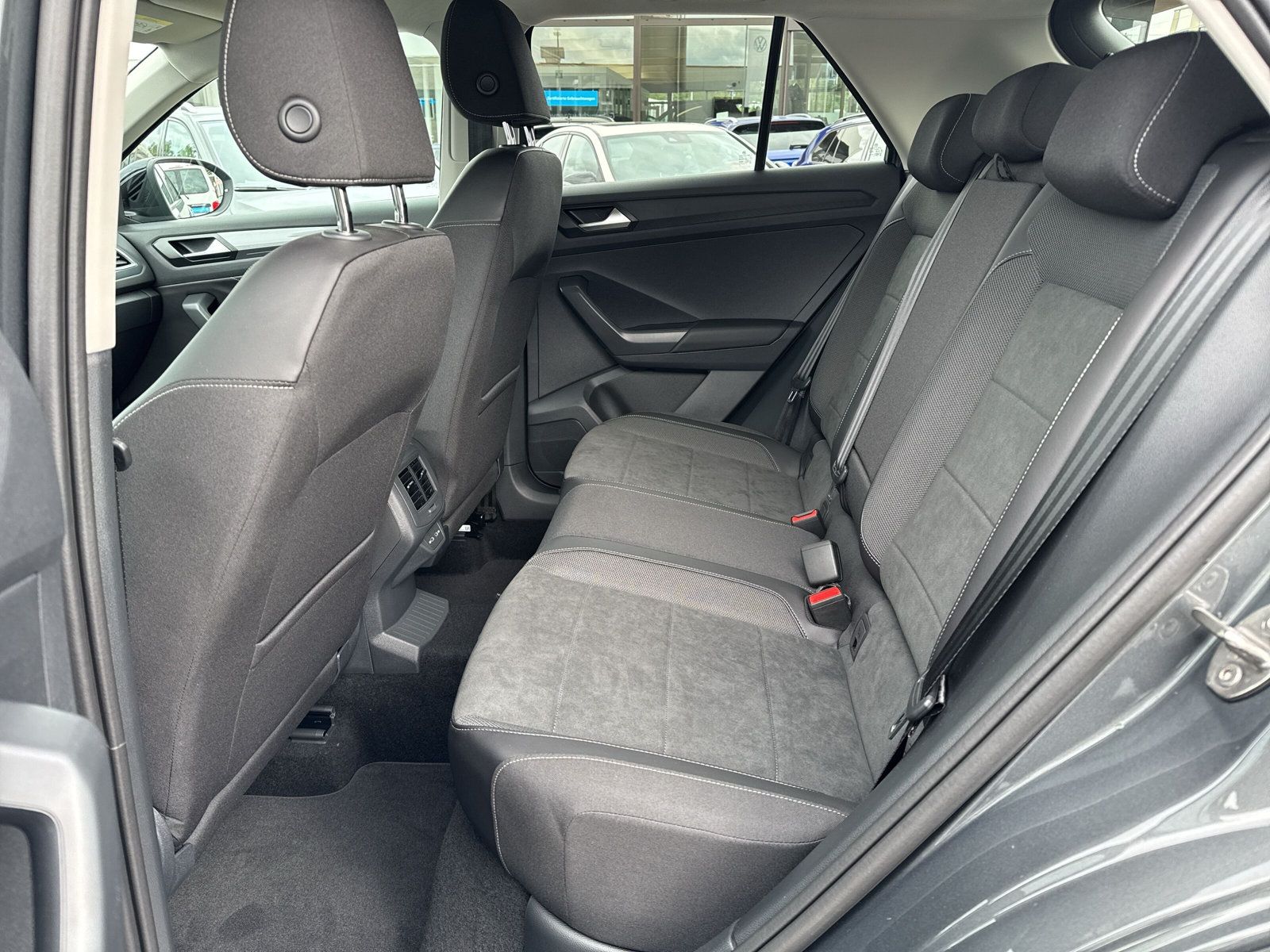 Fahrzeugabbildung Volkswagen T-Roc 2.0 TDI DSG Style KAMER AHK MISANO 19"