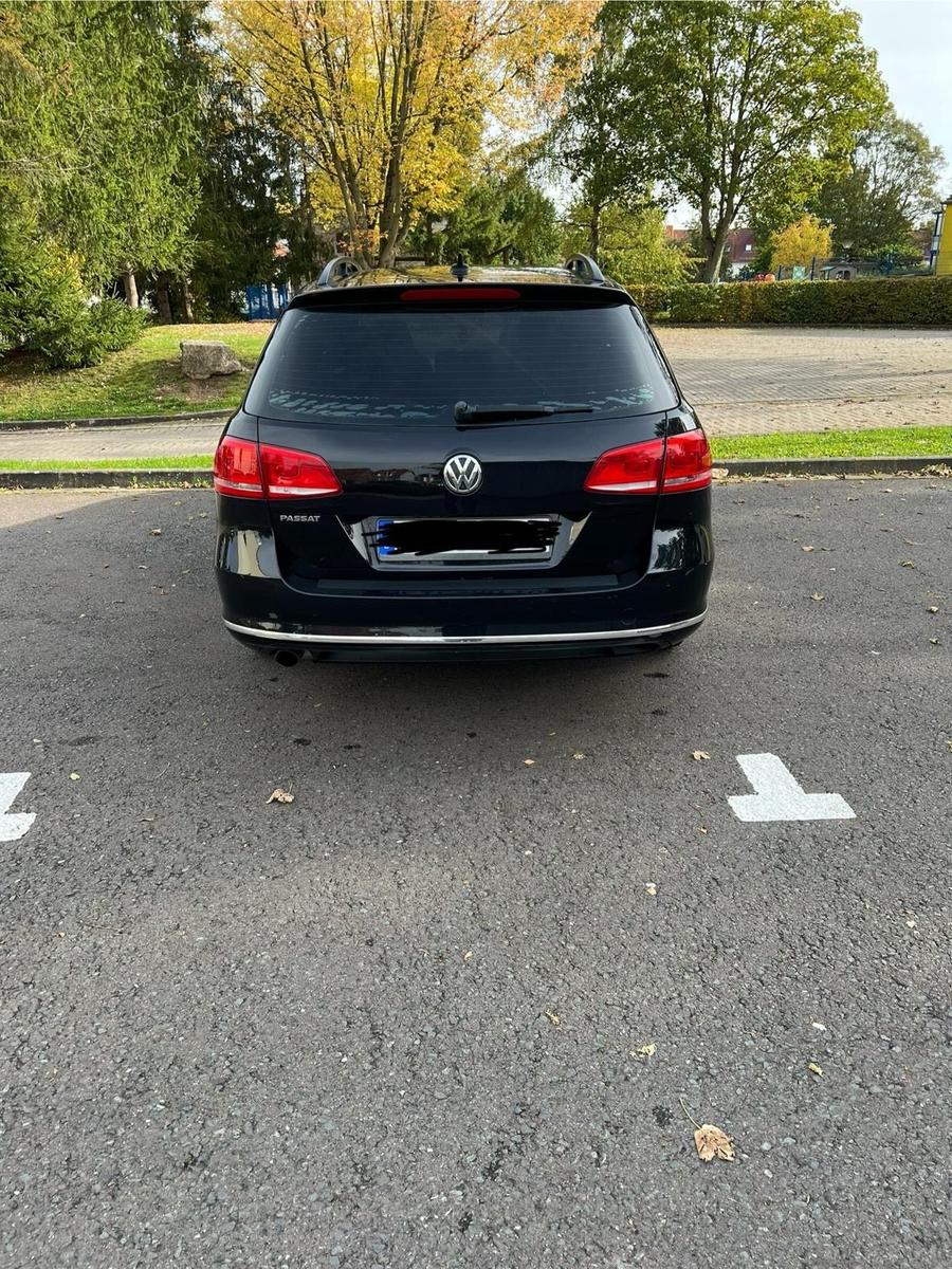 Volkswagen Passat 2011 — photo 8