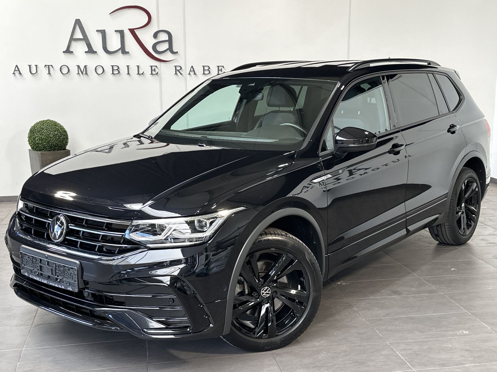 Fahrzeugabbildung Volkswagen Tiguan Allspace 2.0 TSI R-Line 4M NAV+MATRIX+ACC
