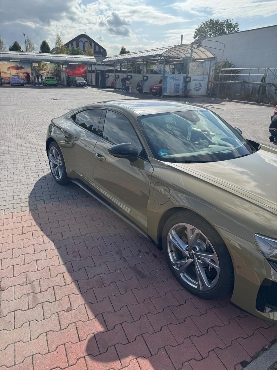 Audi e-tron GT quattro - Tactical Green 