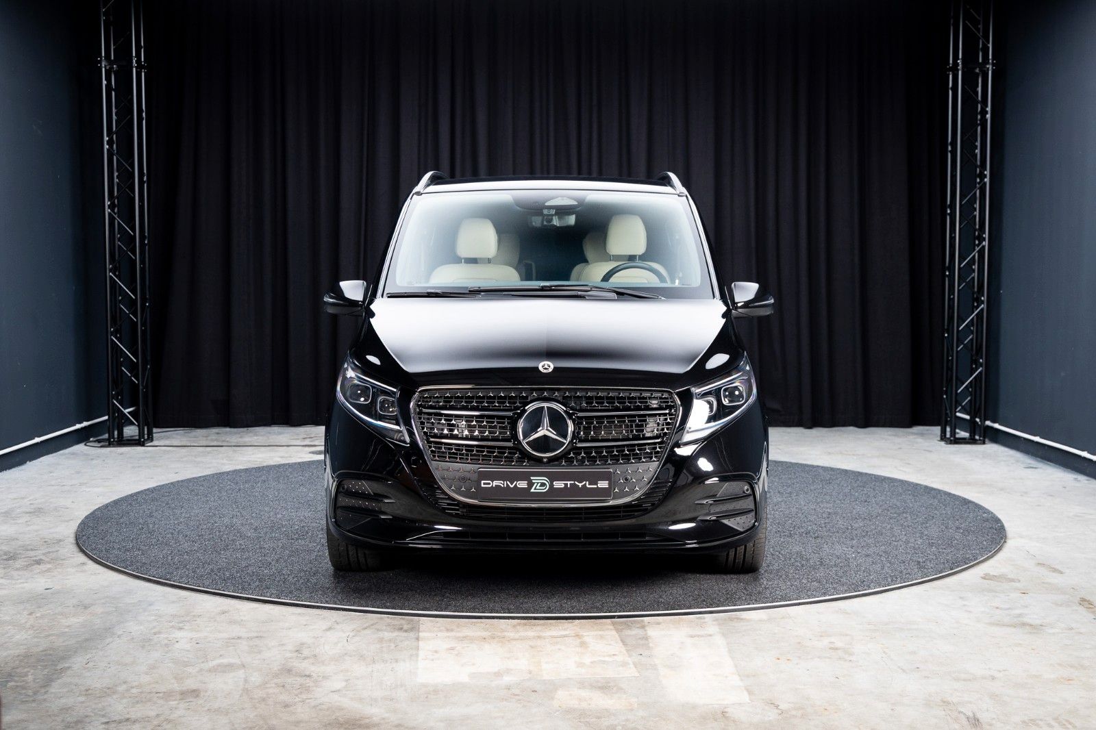 Fahrzeugabbildung Mercedes-Benz V 300 d 4MATIC EXCLUSIVE lang + AIRMATIC + Bur