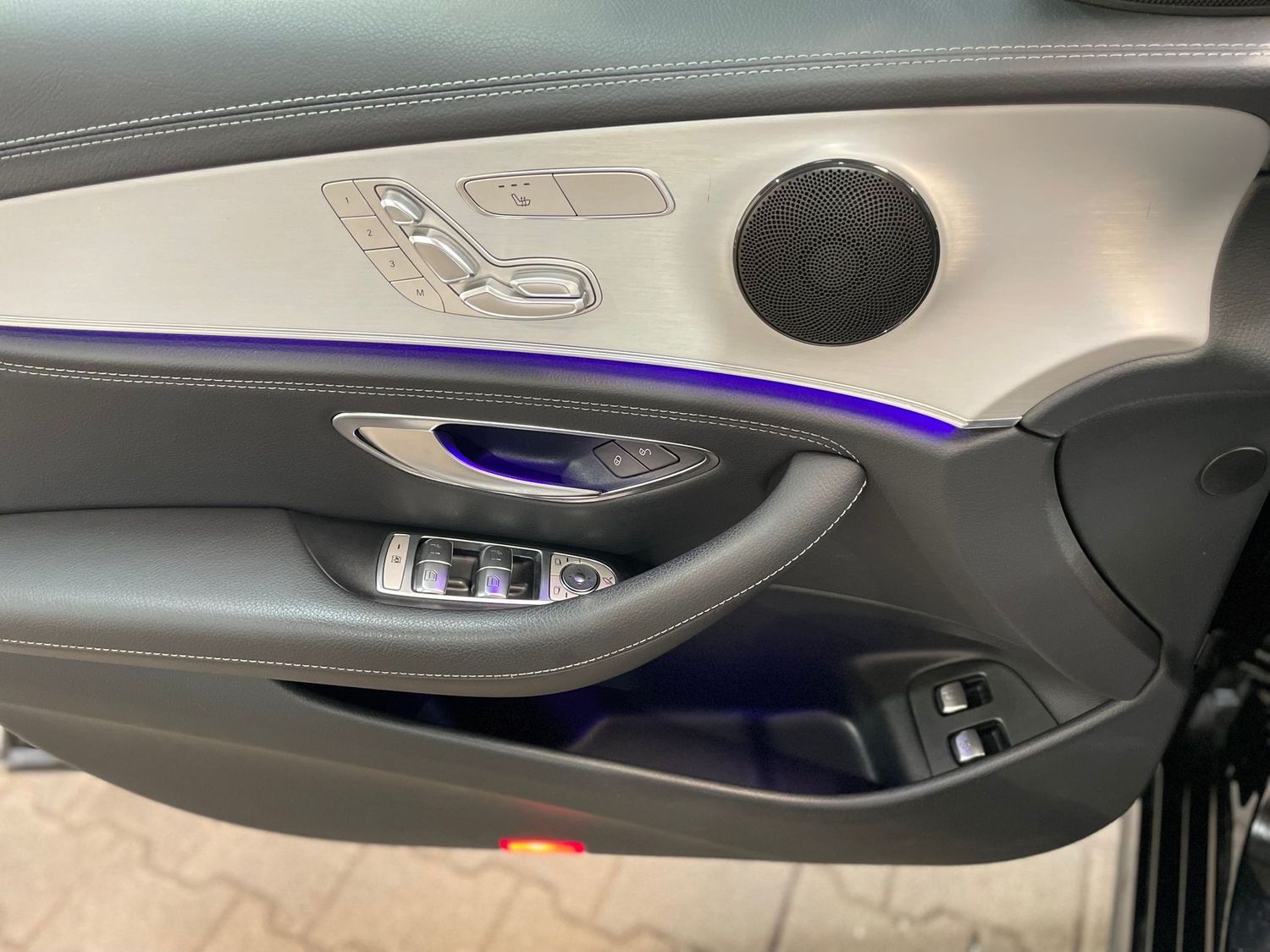 Fahrzeugabbildung Mercedes-Benz E 300 e AMG #Wide.#LED#Distr.#Memory#HeadUp#360°