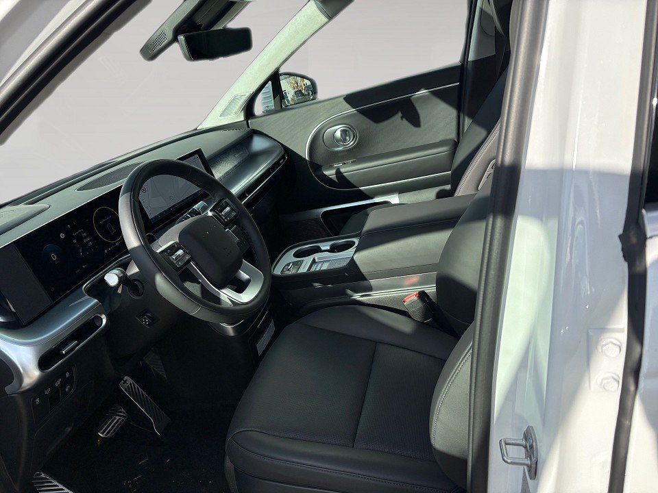 Fahrzeugabbildung Hyundai IONIQ 9 6-Sitzer 110kWh 307PS AWD UNIQ Pano, Swi