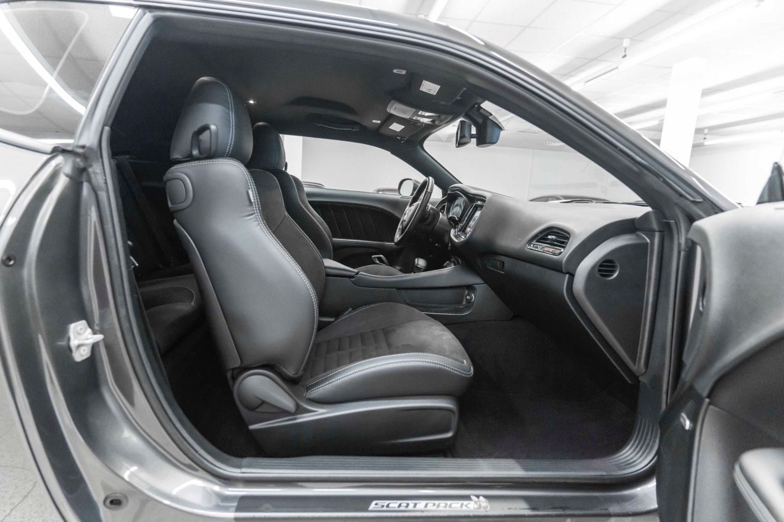 Fahrzeugabbildung Dodge Challenger 6.4 R/T SCAT PACK KAM ALPINE TOTW