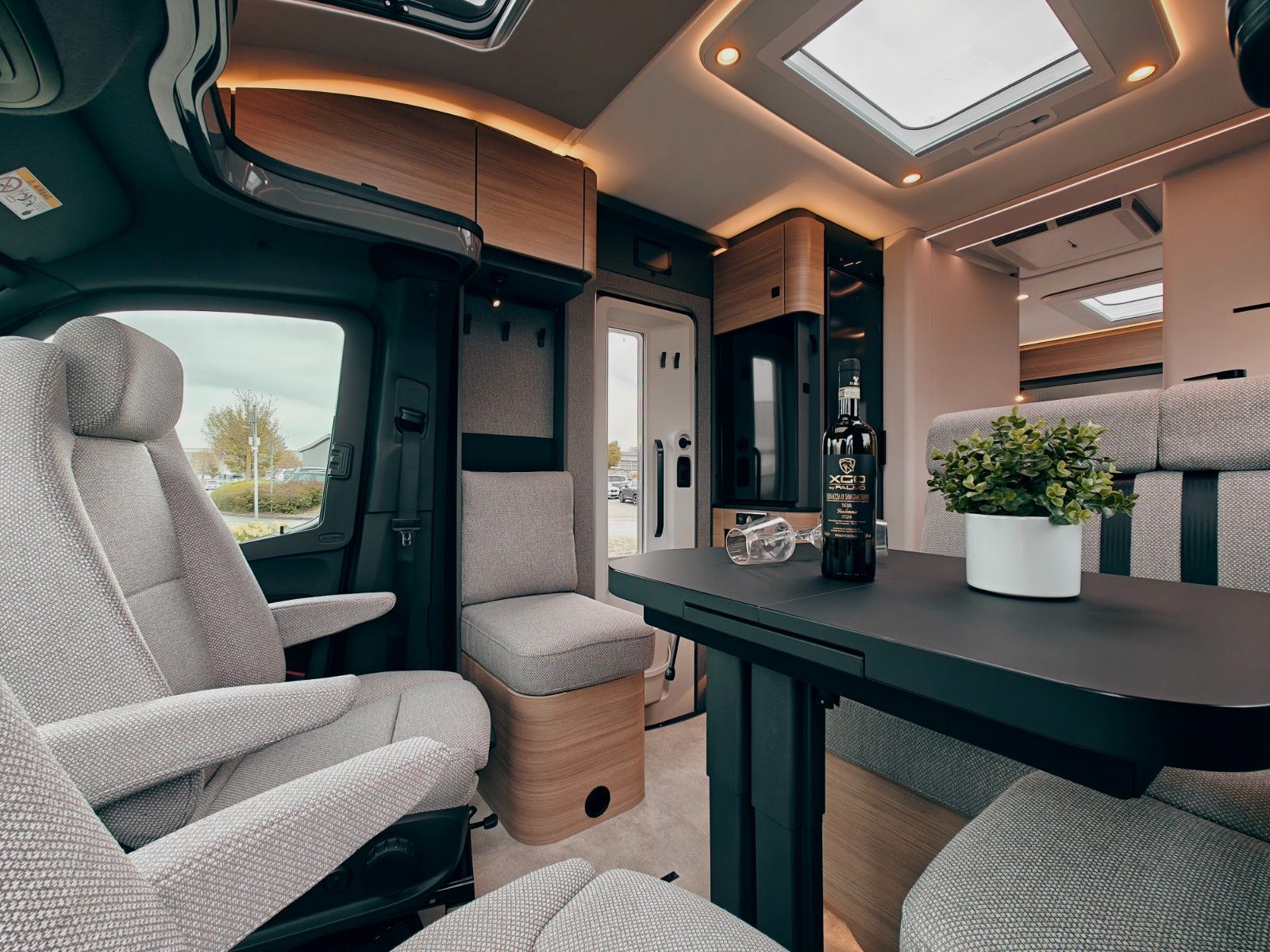 Fahrzeugabbildung HYMER / ERIBA / HYMERCAR B-KLASSE MC T 680 PREMIUM - SOFORT LIEFERBAR!