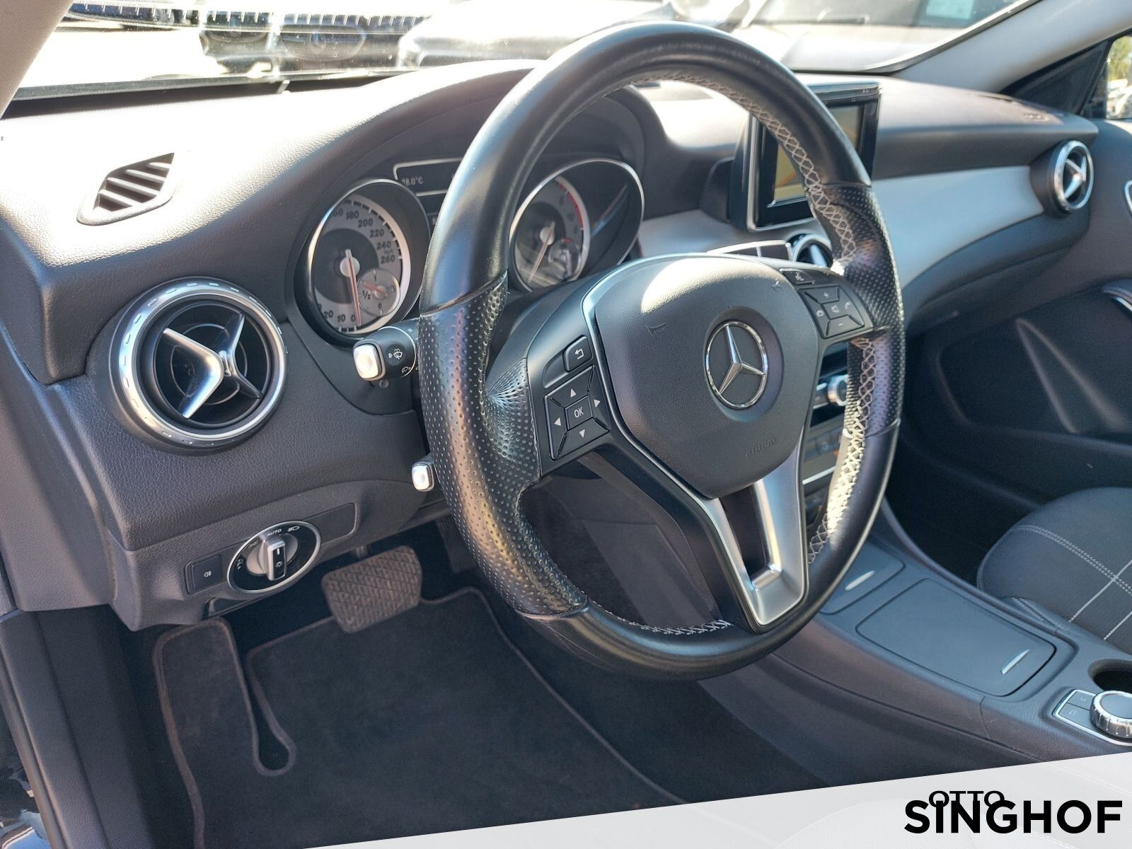 Fahrzeugabbildung Mercedes-Benz GLA 200 CDI 4MATIC Urban +AHK+Xenon+Rü Kam+Navi+