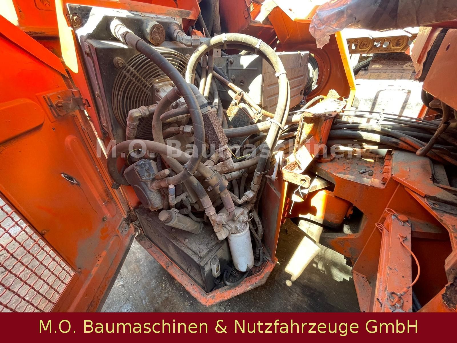 Fahrzeugabbildung Dynapac CC 222 / Walze / 7,7 T /
