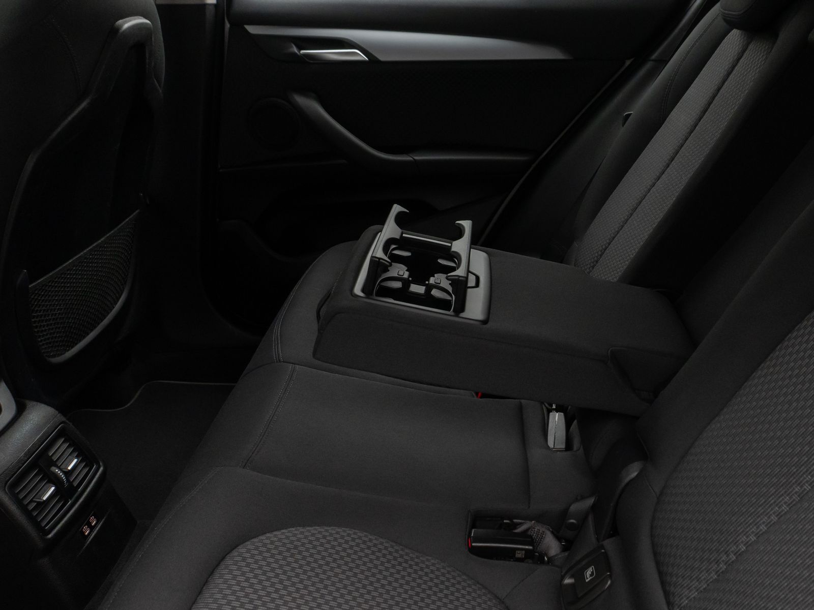 Fahrzeugabbildung BMW X2 xD25e Parkassist DAB Lordos Geschwindigkeitsr