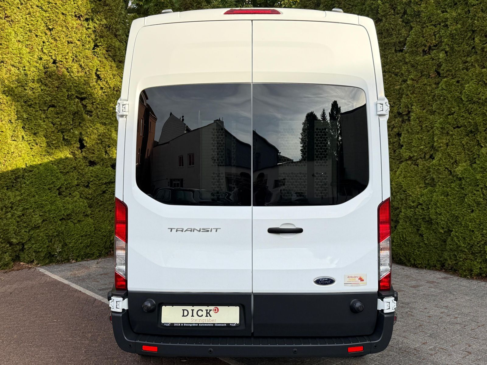 Fahrzeugabbildung Ford Transit 2.0TDCi 350 L3H3 9-Sitz+ROLLSTUHLRAMPE+