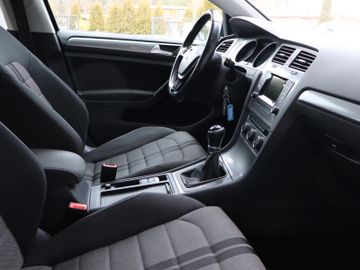Volkswagen Golf - 11