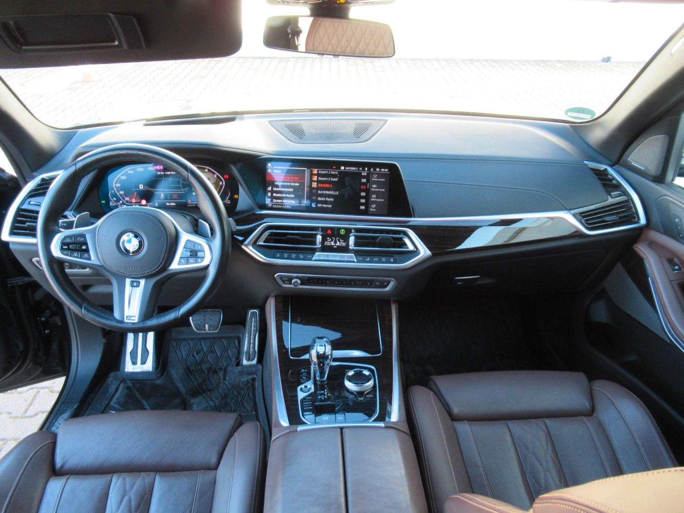 Fahrzeugabbildung BMW X5 M50d AHK/MERINO/GSD-SKY 2 JAHRE GARANTIE