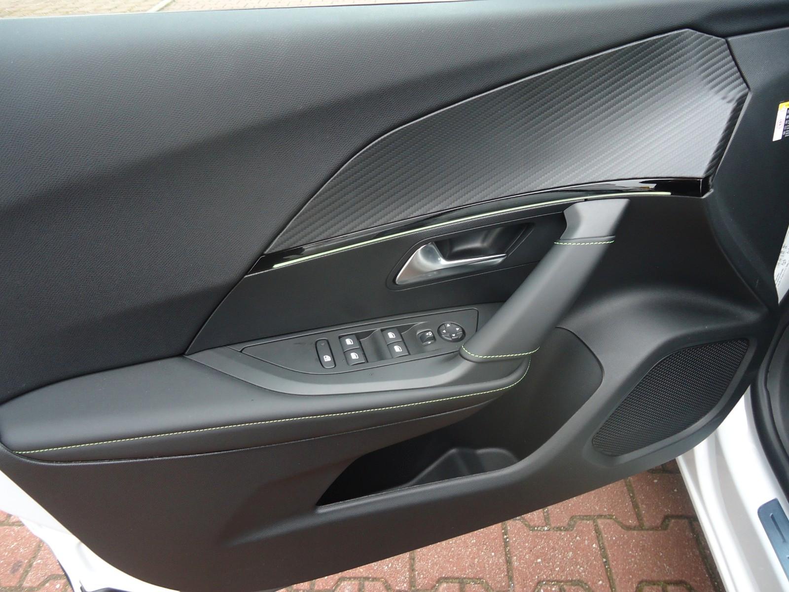 Peugeot 2008 PureTech 155 EAT8 GT *Navi-Sitzheizung*