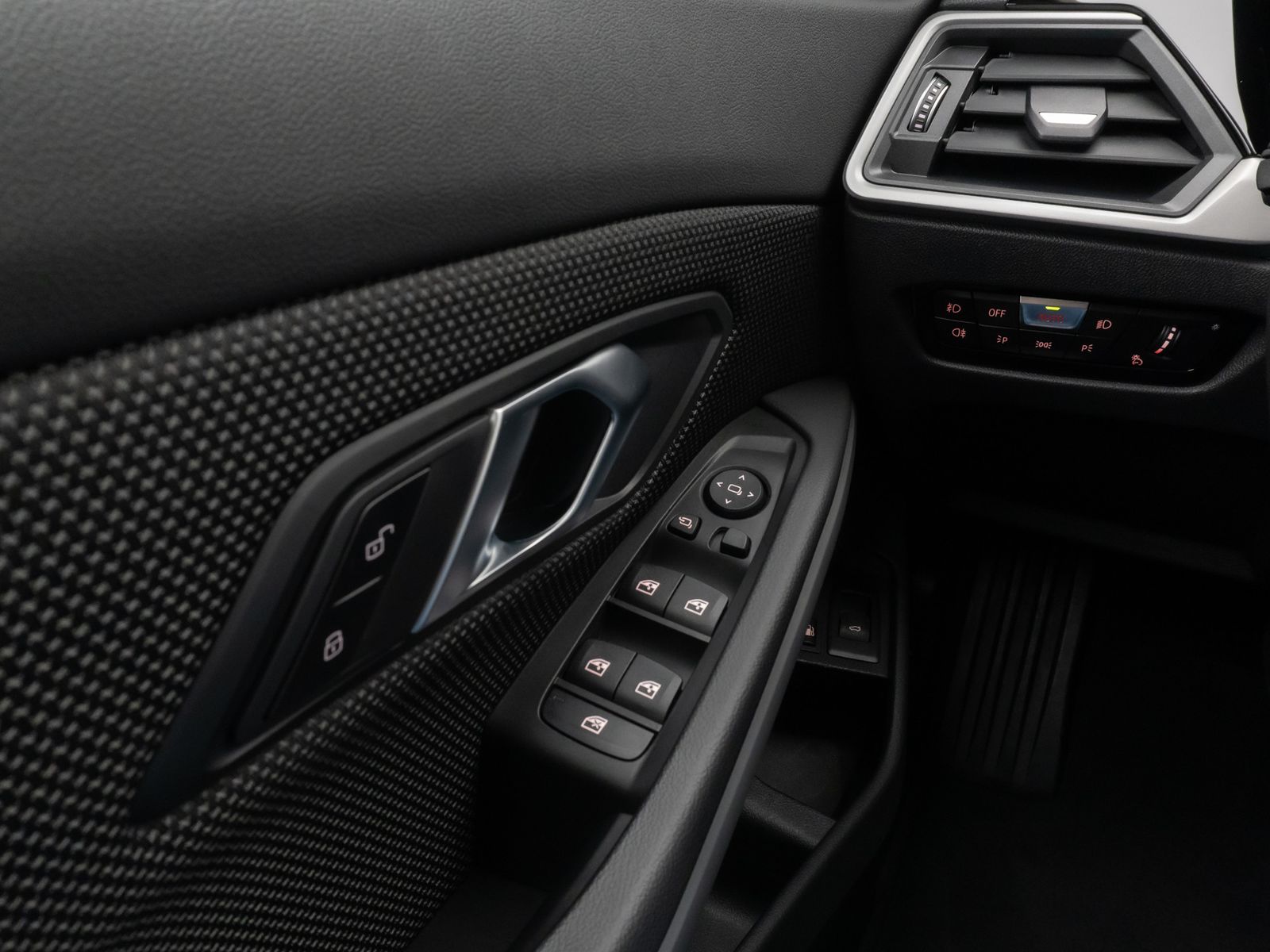 Fahrzeugabbildung BMW 320e  Kamera Laser HUD DAB HiFi Komfort Alarm