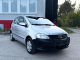 Volkswagen Fox Basis 1.2 TÜV Neu,Klima,Radio - Volkswagen Fox in Berlin