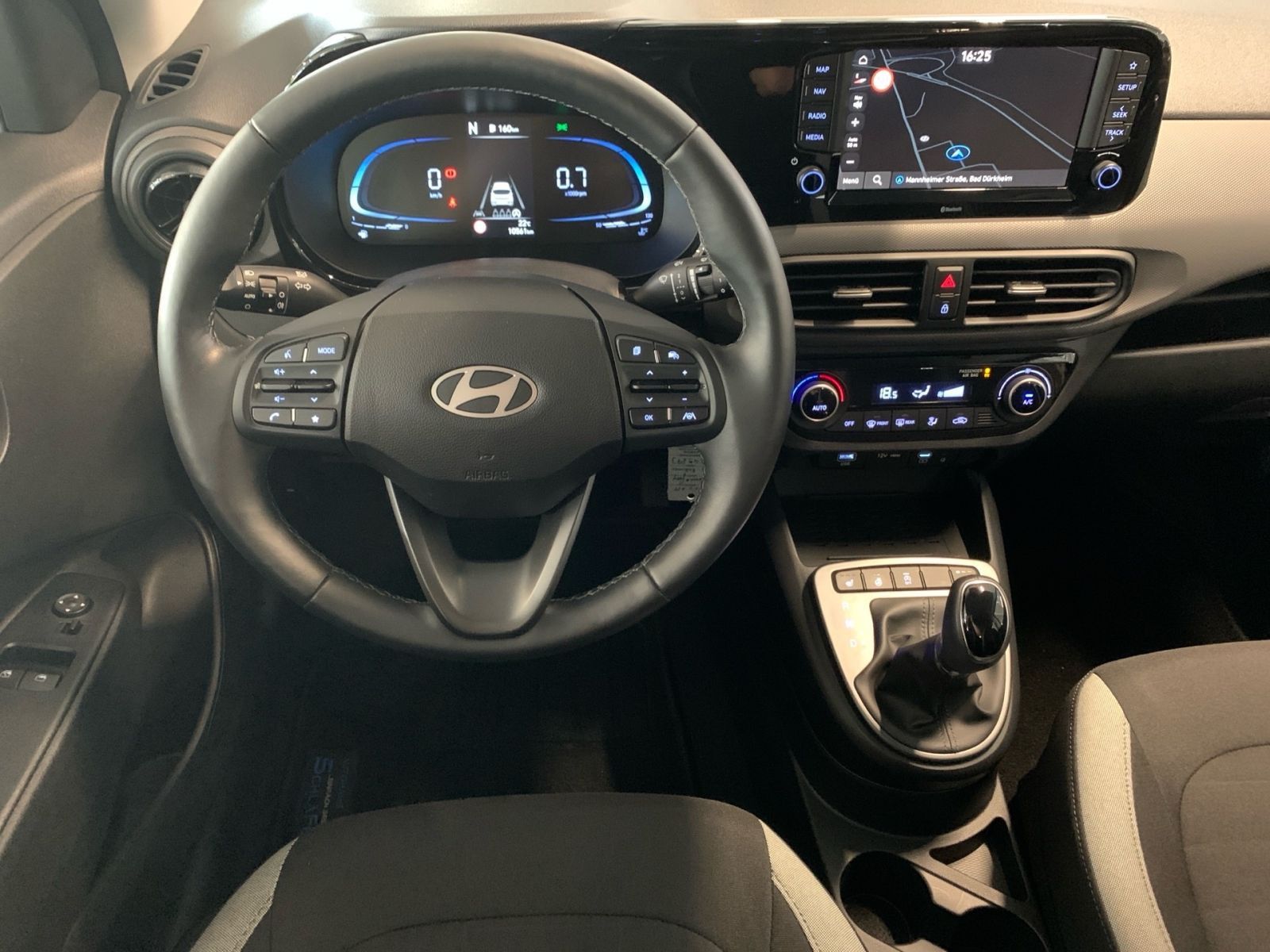 Fahrzeugabbildung Hyundai i10 1.2 Trend Automatik Navi