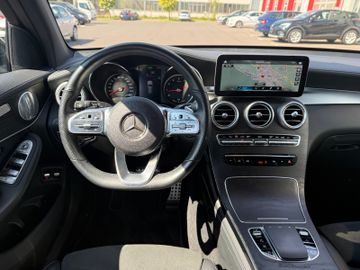 Mercedes-Benz GLC 300 4Matic AMG+AHK+LED+Navi+MBUX