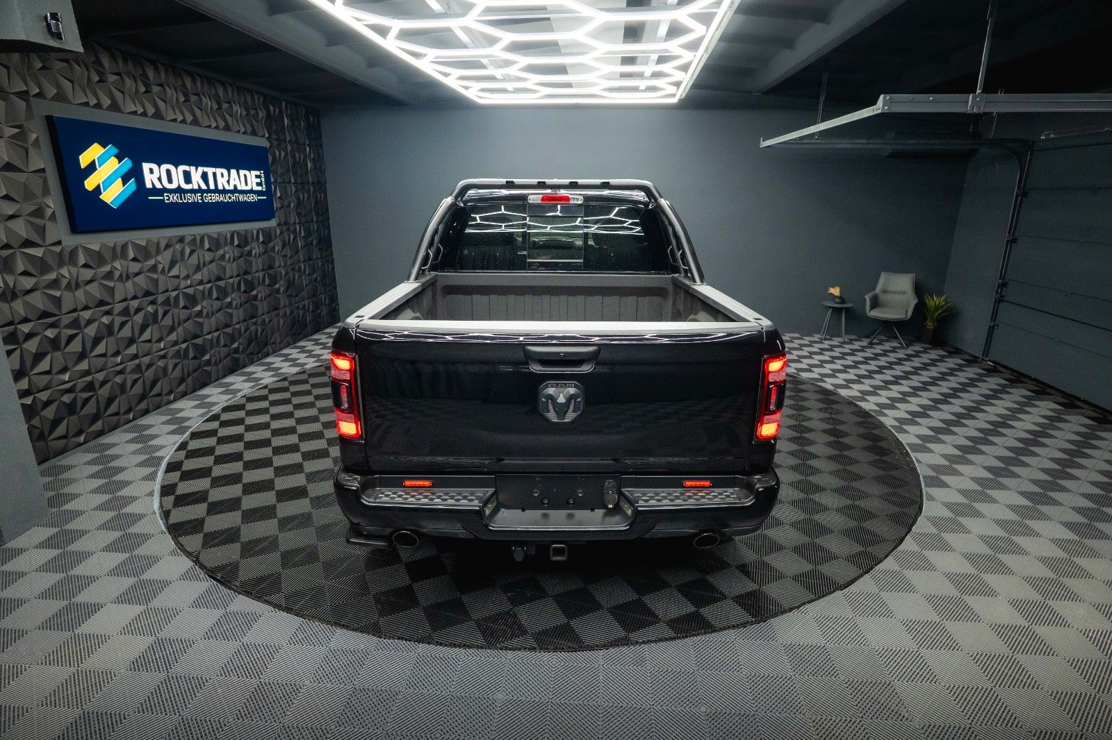 Fahrzeugabbildung Dodge RAM 5.7 V8 HEMI 4x4 Built to Serve AXLE LOCK FOX