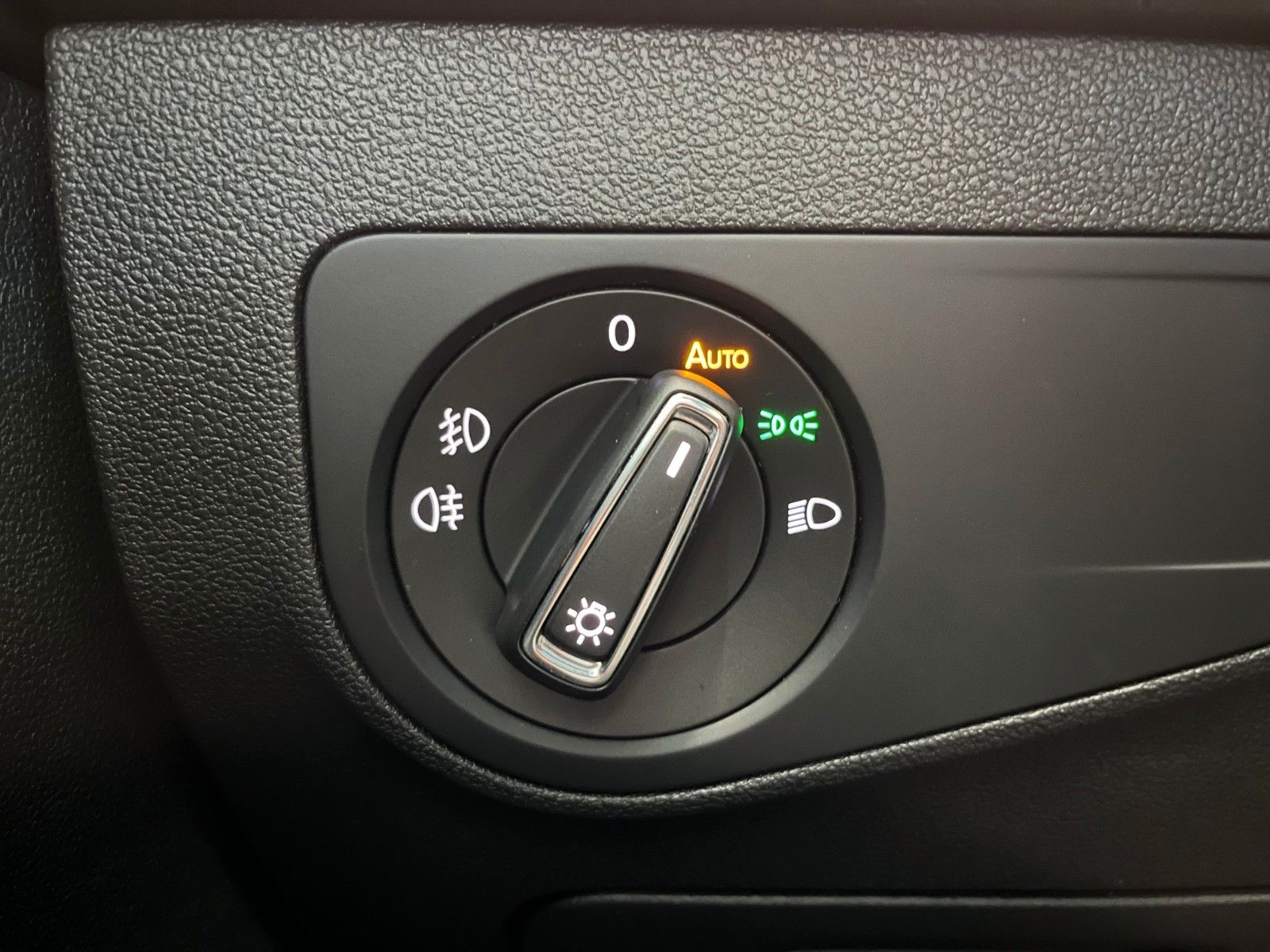 Fahrzeugabbildung Volkswagen Tiguan 2.0 TDi Comfortline NAVI LED WinterPaket