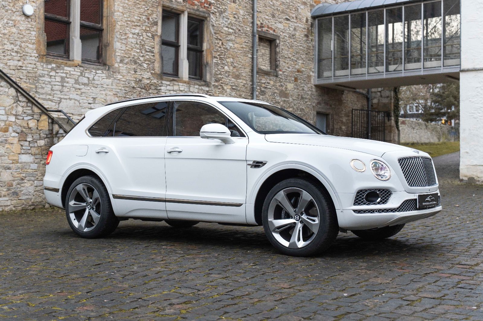Fahrzeugabbildung Bentley Bentayga V8 HUD 360° MASSAGE ACC TOTW