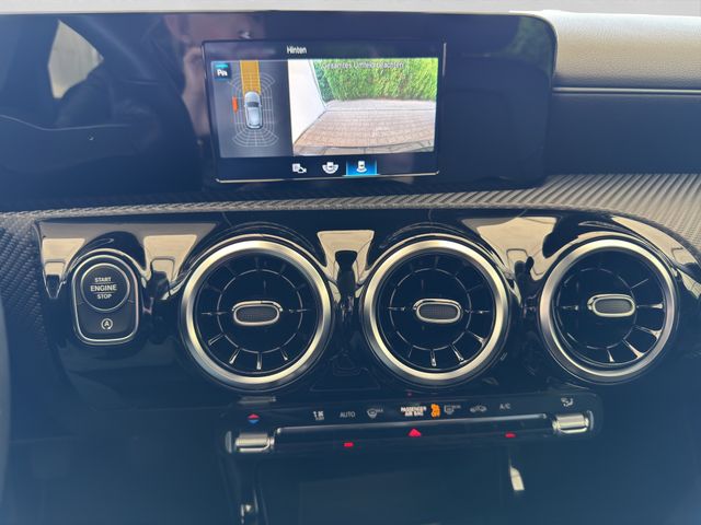 Fahrzeugabbildung Mercedes-Benz A 180 Style LED+Kamera+CarPlay+Navi+Spur