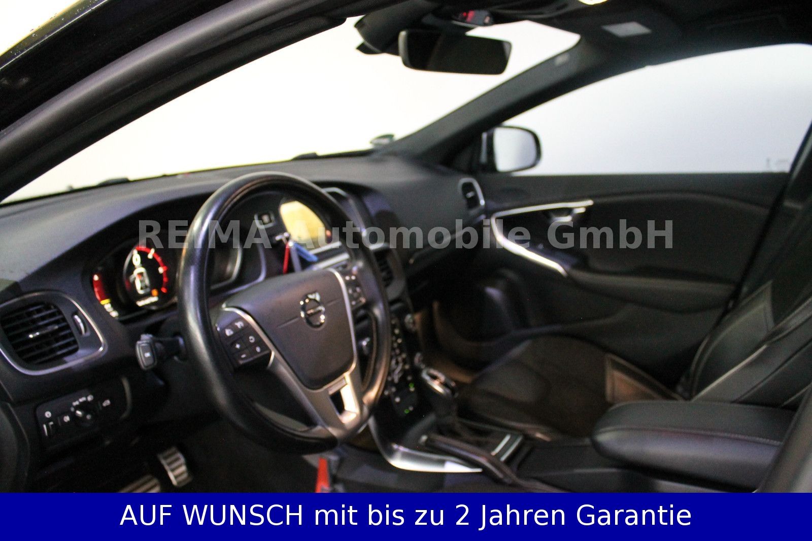 Fahrzeugabbildung Volvo V40 2,0D  R-Design, Pano, LED, H&K