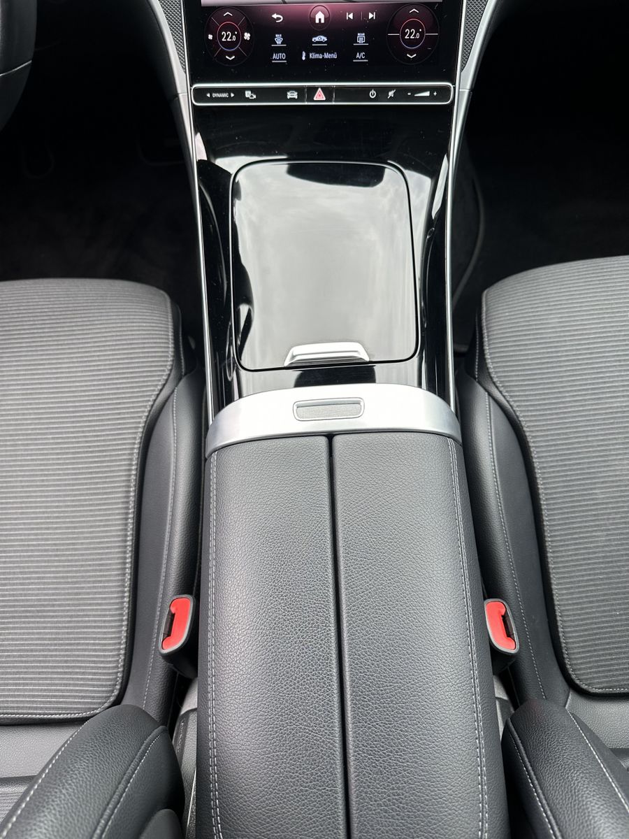 Fahrzeugabbildung Mercedes-Benz C 200d T Avantgarde NAV+LED+KAM+VCOCKPIT+CARPLAY