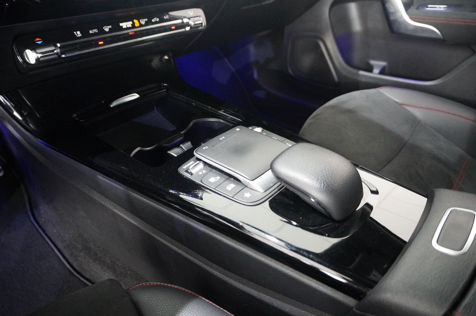 Fahrzeugabbildung Mercedes-Benz A 180 AMG LINE 7G-DCT NAVI/LED/VIRT./KAMERA/DAB+