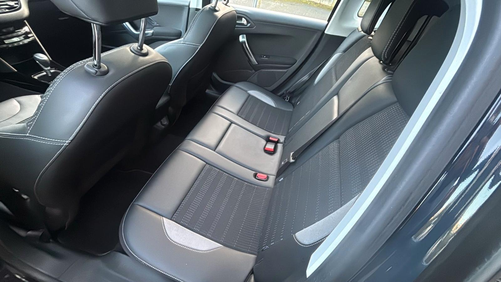 Peugeot 2008 Allure *1.2Benzin* *Automatik*
