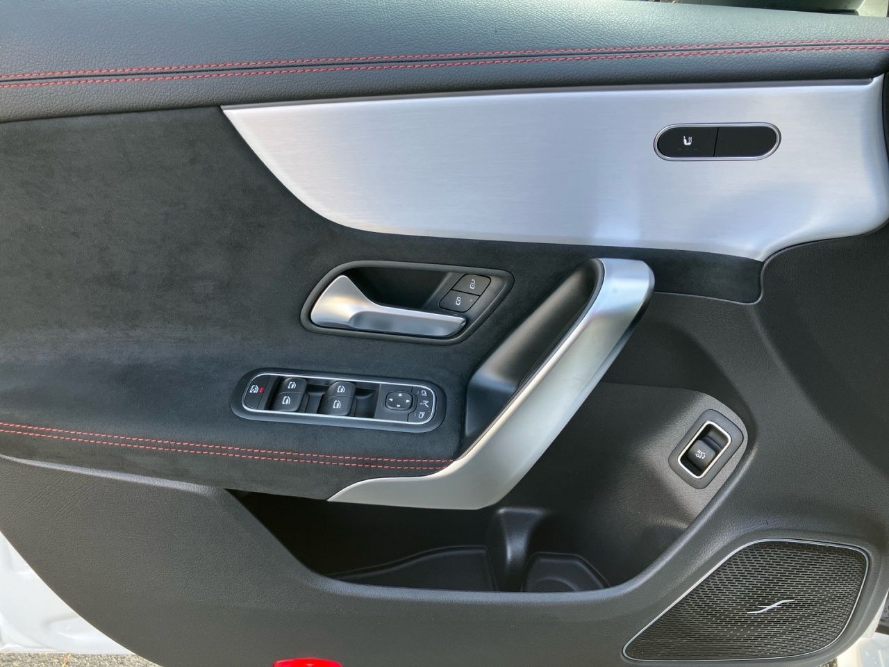 Fahrzeugabbildung Mercedes-Benz CLA 250 4M SB AMG Pano+Night+Burmester+Totw+Ambi