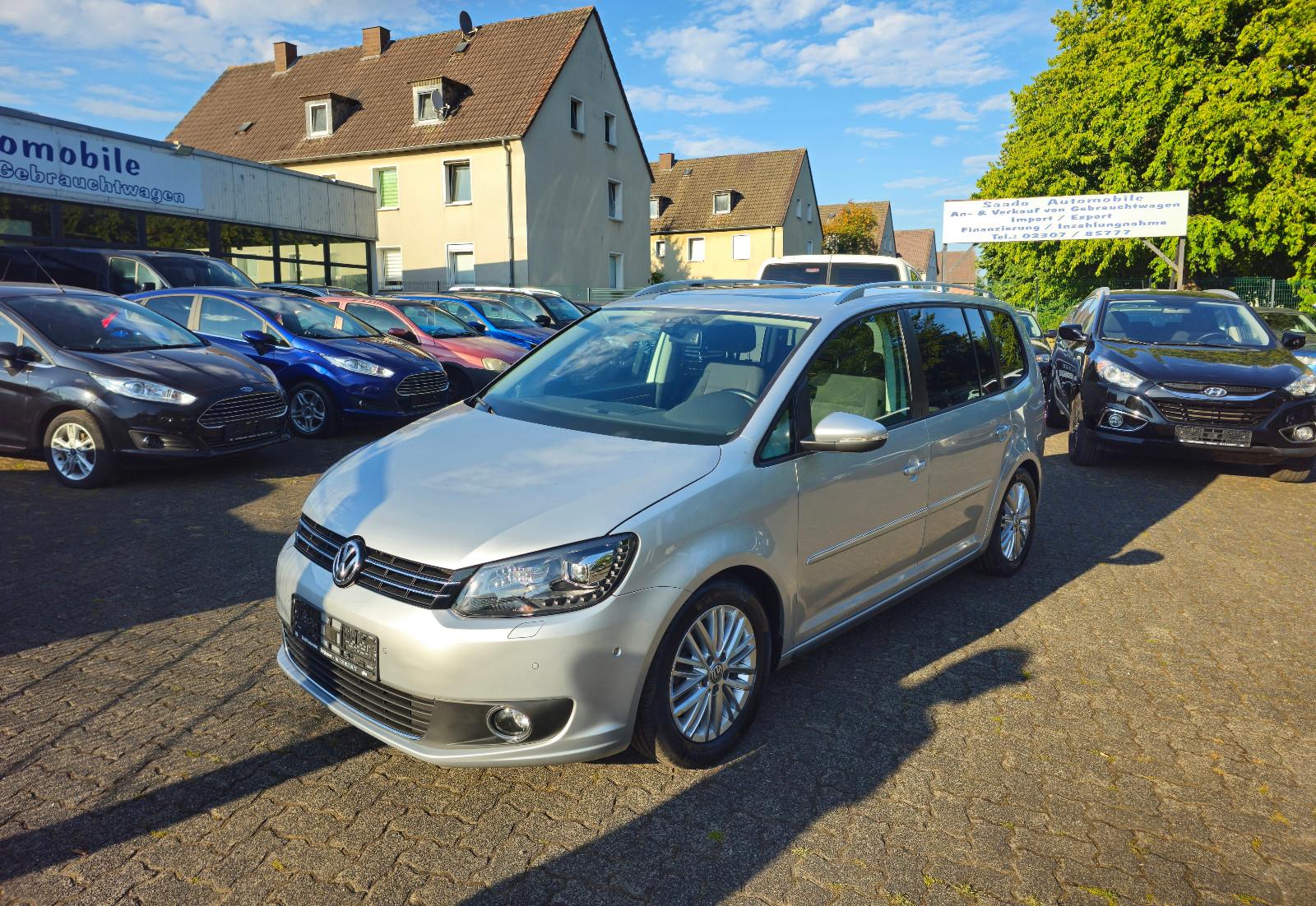 Volkswagen Touran Highline BMT Panoramadach*Navi*Kamera*
