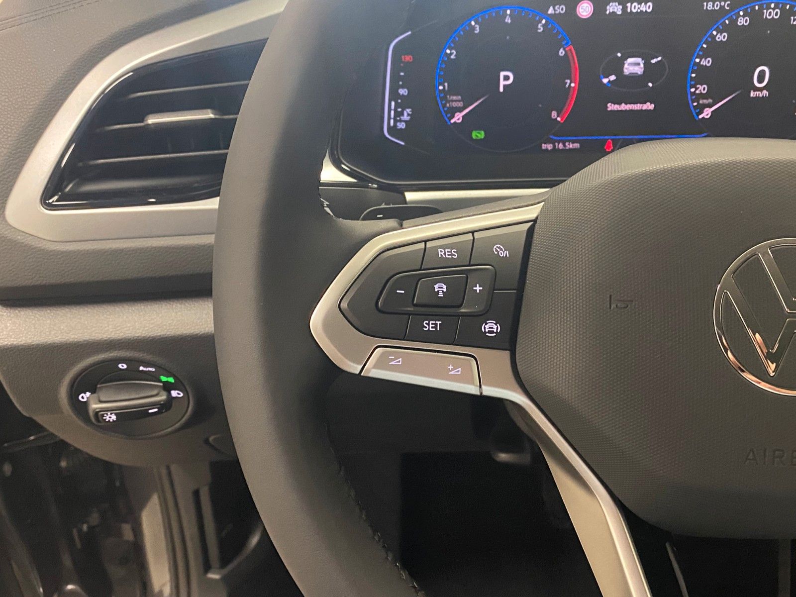 Fahrzeugabbildung Volkswagen T-Roc 1.5 TSI DSG Life+FACELIFT+NAVIGATION+KAMER