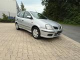 Nissan Almera Tino 2,2 l TDCi - Nissan Almera Tino aus 2003